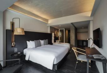 KIRI HOTEL Chiang Mai has rooms with a private hot tub