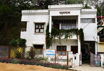 PEACOCK HILL HOMESTAY allows 18 year olds to book a room