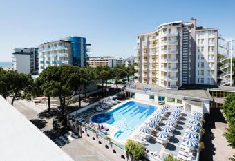 Hotel Luna has Balcony rooms