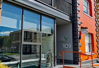 Refresh109 on Cameron has Balcony rooms