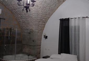 Mandala in Mount                                      has rooms with a private hot tub