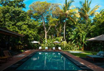 La Paranera Hotel & Relax has rooms with a private hot tub