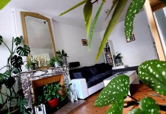 H  te St  phanois has rooms with a private hot tub