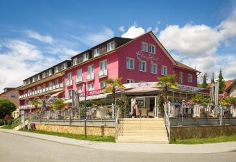 Eden Hotel has Balcony rooms