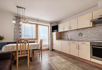 Apartment Dolomitenblick has Balcony rooms