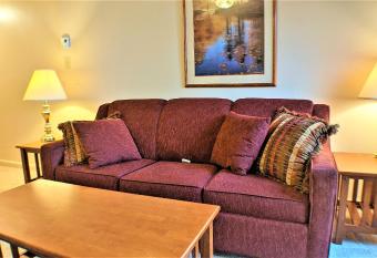 Stroll to Slopes, Village Area, Ski in-out MtLodge 308 allows 18 year olds to book a room