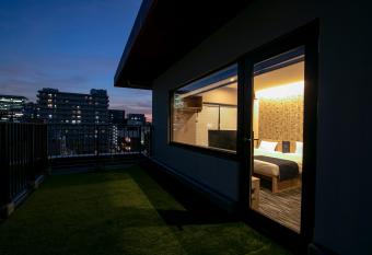 Minn Akihabara has rooms with a private hot tub