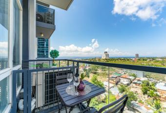 Mactan Newtown - 1BR Stunning Ocean View and City View has Balcony rooms