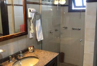 Residencial Vale Dourado allows 18 year olds to book a room