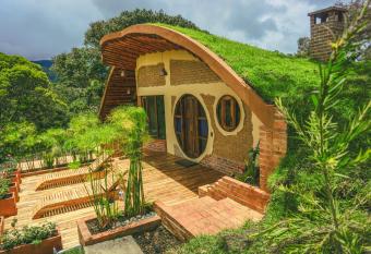 La Gloria Reserva Forestal allows 18 year olds to book a room