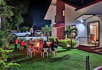 Nilgiri Villa with Swimming Pool has Smoking rooms