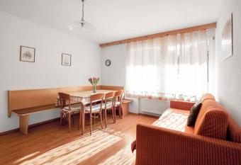 Haus Aue - Apartment 1 has Balcony rooms