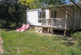 camping aire du gros pr   has Balcony rooms