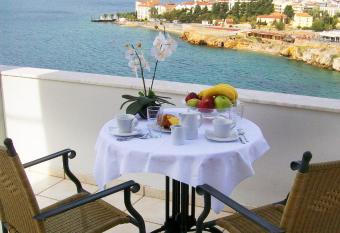 Anemolia Studios has Balcony rooms