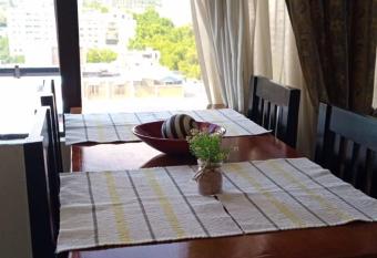 Departamento Altos Mendoza Centro allows 18 year olds to book a room