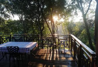 Cabbage Tree Cottage has Balcony rooms