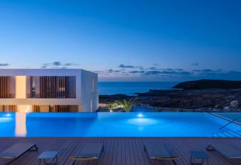 Nivaria Beach Apartments and Villas allows 18 year olds to book a room