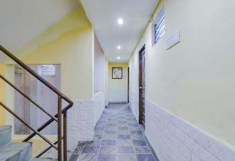 OYO Flagship 77516 Hotel Swastik allows 18 year olds to book a room