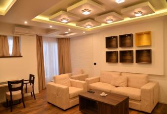 Bella studios & apartments has Balcony rooms