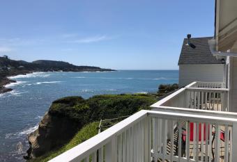 Inn At Arch Rock has Balcony rooms