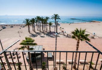 Villasun Spiaggia Centro Storico has Balcony rooms