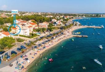 Apartmani Perini   allows 18 year olds to book a room