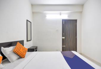 SPOT ON 77506 Sun Residency allows 18 year olds to book a room