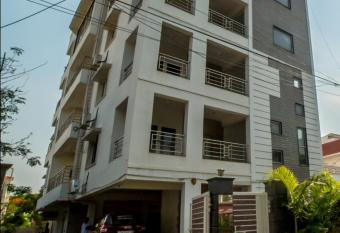 HILL VIEW JUBILEE HILLS allows 18 year olds to book a room