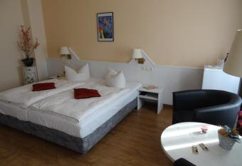 Hotel Elisenhof allows 18 year olds to book a room