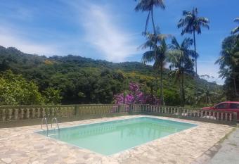 Ch  cara p   na   gua, 80 km de SP, piscina e Jacuzzi has Smoking/Balcony rooms