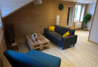 Chez L  a et Lolo - L Alpina has Balcony rooms