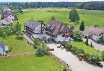 Wellnesshotel Sonnenhof & Sonnhalde allows 18 year olds to book a room