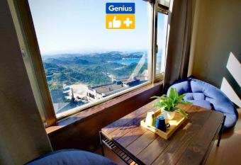 Old Street Seaview Homestay has Balcony rooms