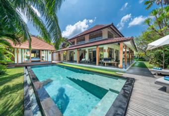 Villa Litera Canggu Bali allows 18 year olds to book a room