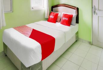 OYO 90204 Surya Inn Syariah allows 18 year olds to book a room