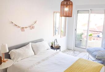 Gertrudes has Balcony rooms