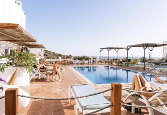 The Tree House Tenerife allows 18 year olds to book a room