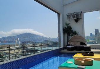 Hound Hotel Busan Station has Balcony rooms
