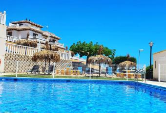 Rafaello Apartment ,,La zona Cabo Roig, Area Cabo Roig allows 18 year olds to book a room