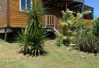 G  te face    la mer des caraibes has rooms with a private hot tub