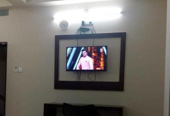 PP PALACE has Smoking rooms