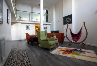 The Loft - Central Contemporary Getaway allows 18 year olds to book a room