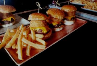 Amber Cove Melaka By GGM has rooms with a private hot tub