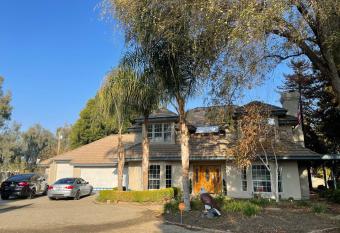 Kern River Home has rooms with a private hot tub