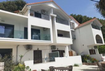 Villa Lithitsa has Balcony rooms