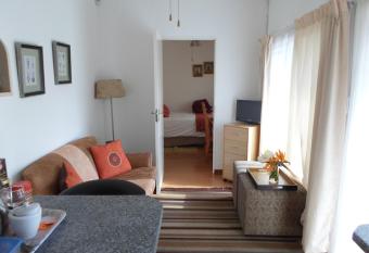 BEDFORDVIEW B&B ENTIRE ONE BEDROOM CLUSTERs allows 18 year olds to book a room