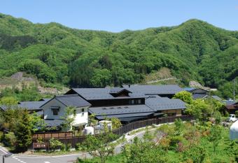 Yamakikan has Balcony rooms