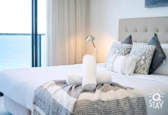 Oracle - 3 & 4 Bedroom Apartments- Q Stay allows 18 year olds to book a room