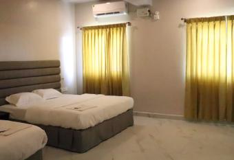 CKM TOWN INN has Smoking rooms