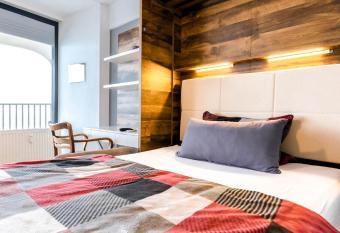 BRIGHT - Skyline View - Central - Netflix - Congress allows 18 year olds to book a room